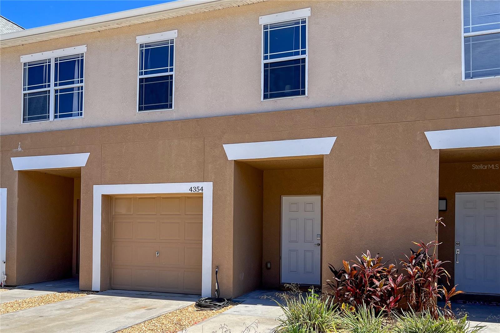 Listing photo id 2 for 4354 Tyler Circle N