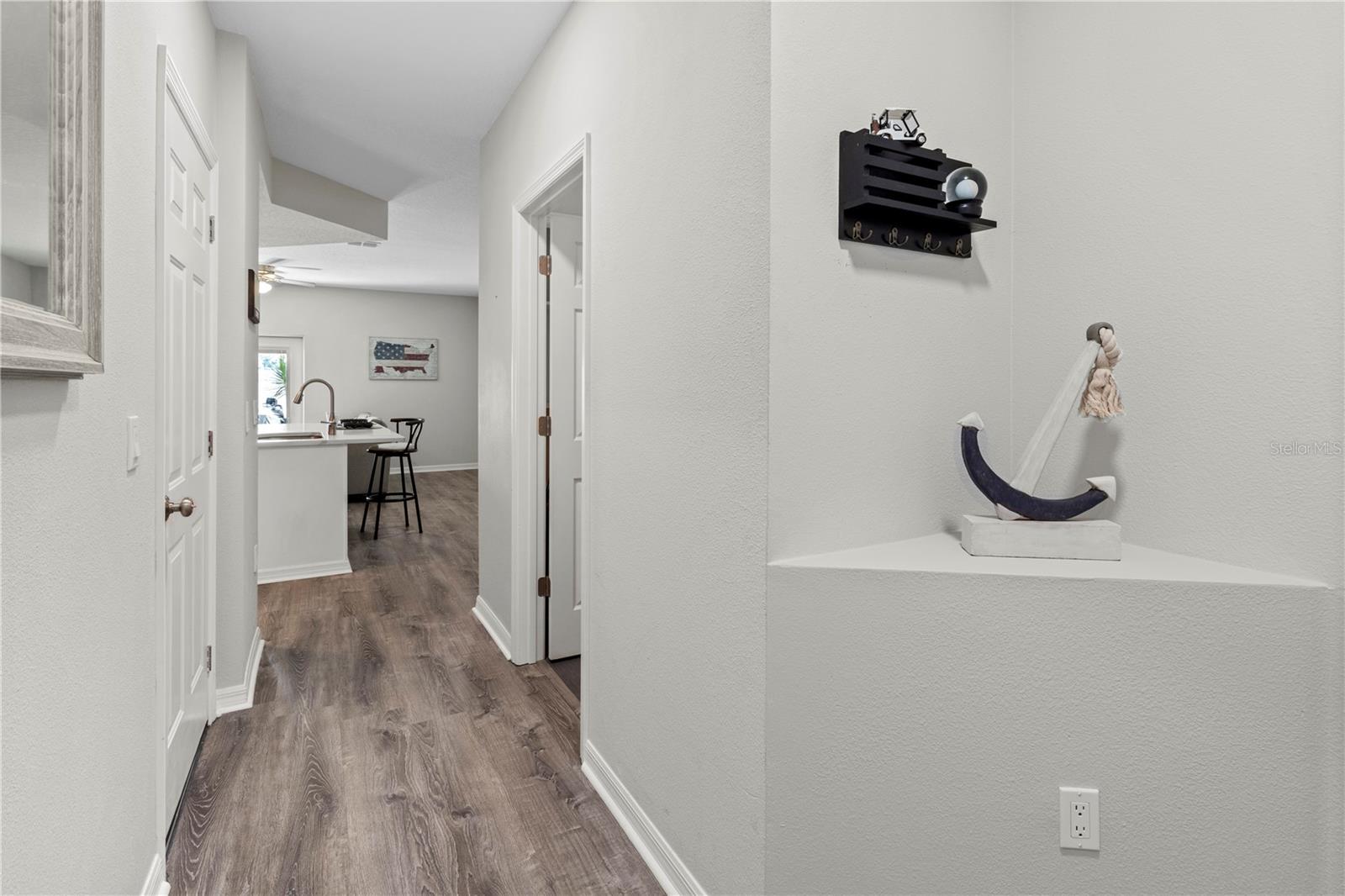 Listing photo id 3 for 4354 Tyler Circle N