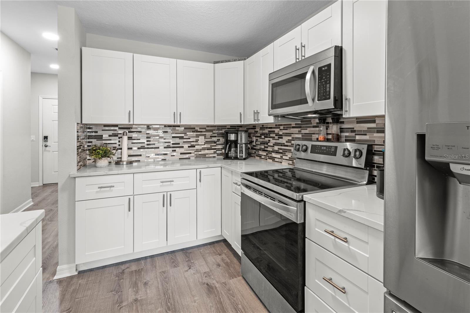 Listing photo id 5 for 4354 Tyler Circle N