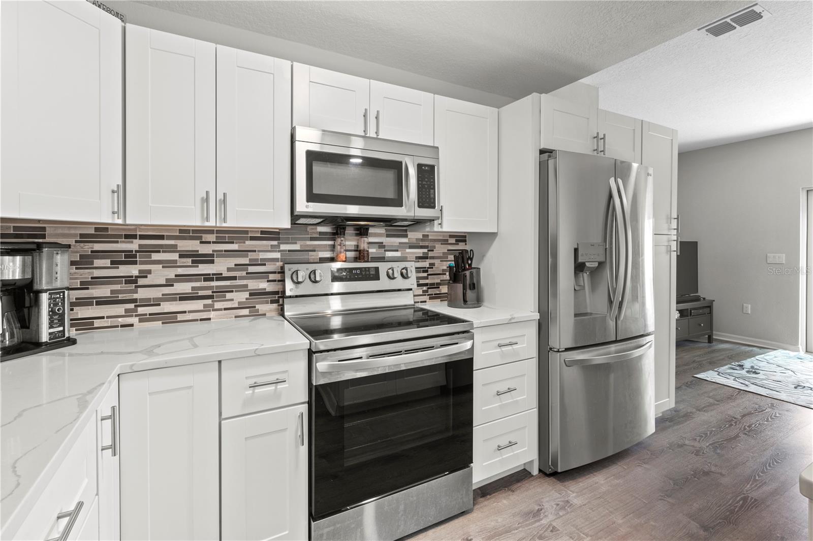 Listing photo id 6 for 4354 Tyler Circle N