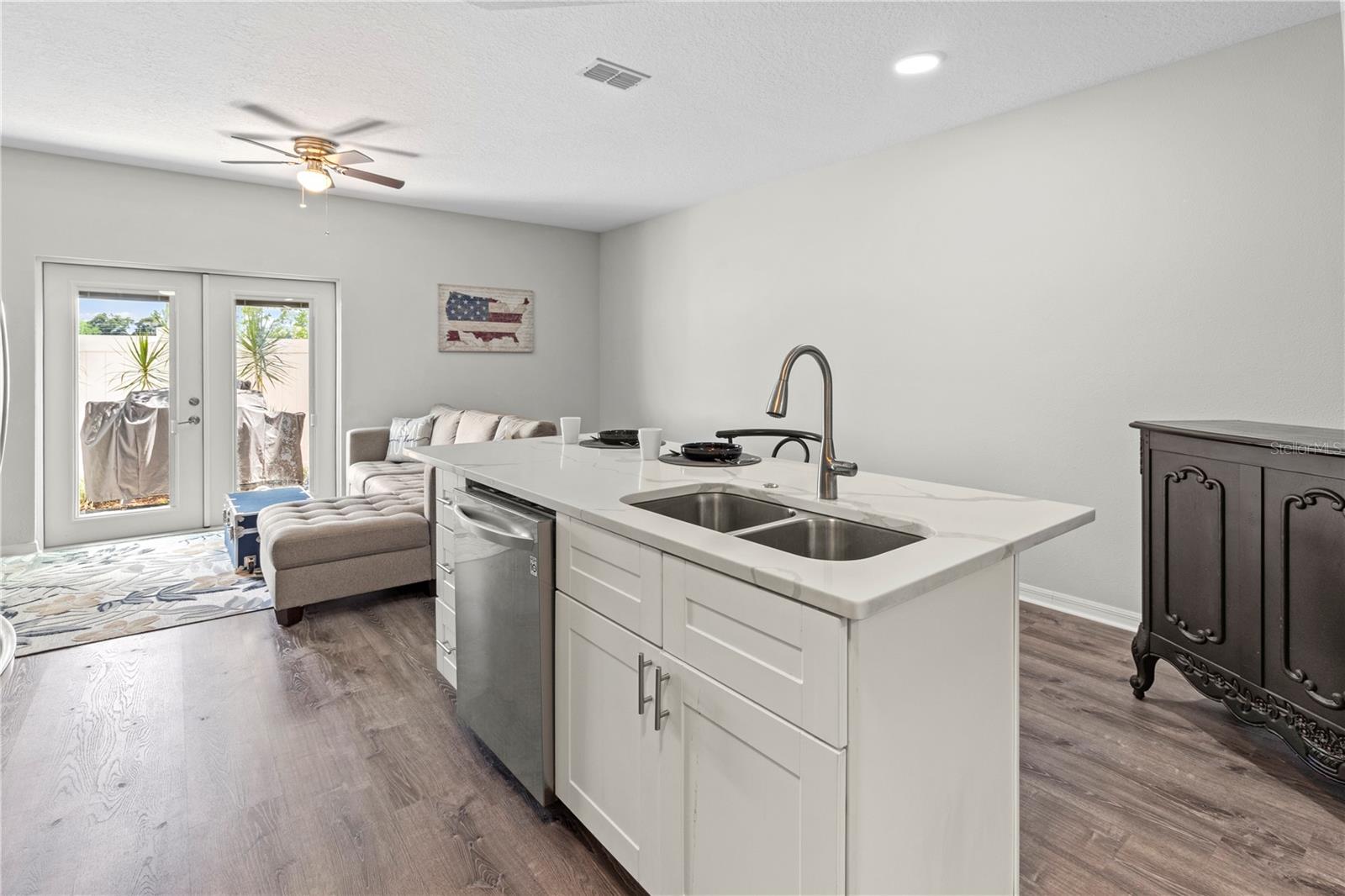 Listing photo id 7 for 4354 Tyler Circle N