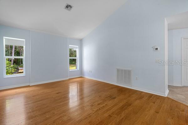 Image 36 of 49 For 143 Timber Lane