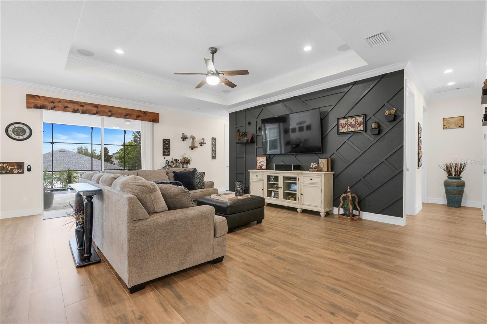 Image 10 of 53 For 9828 Royal Vista Avenue