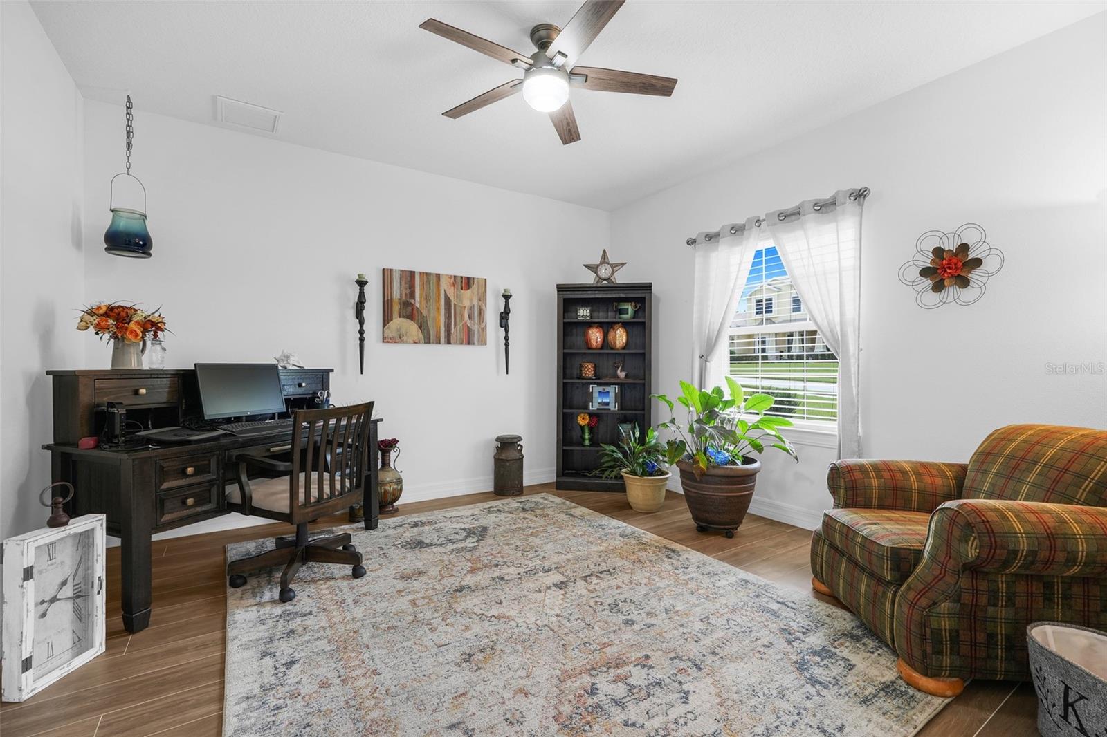 Image 19 of 53 For 9828 Royal Vista Avenue