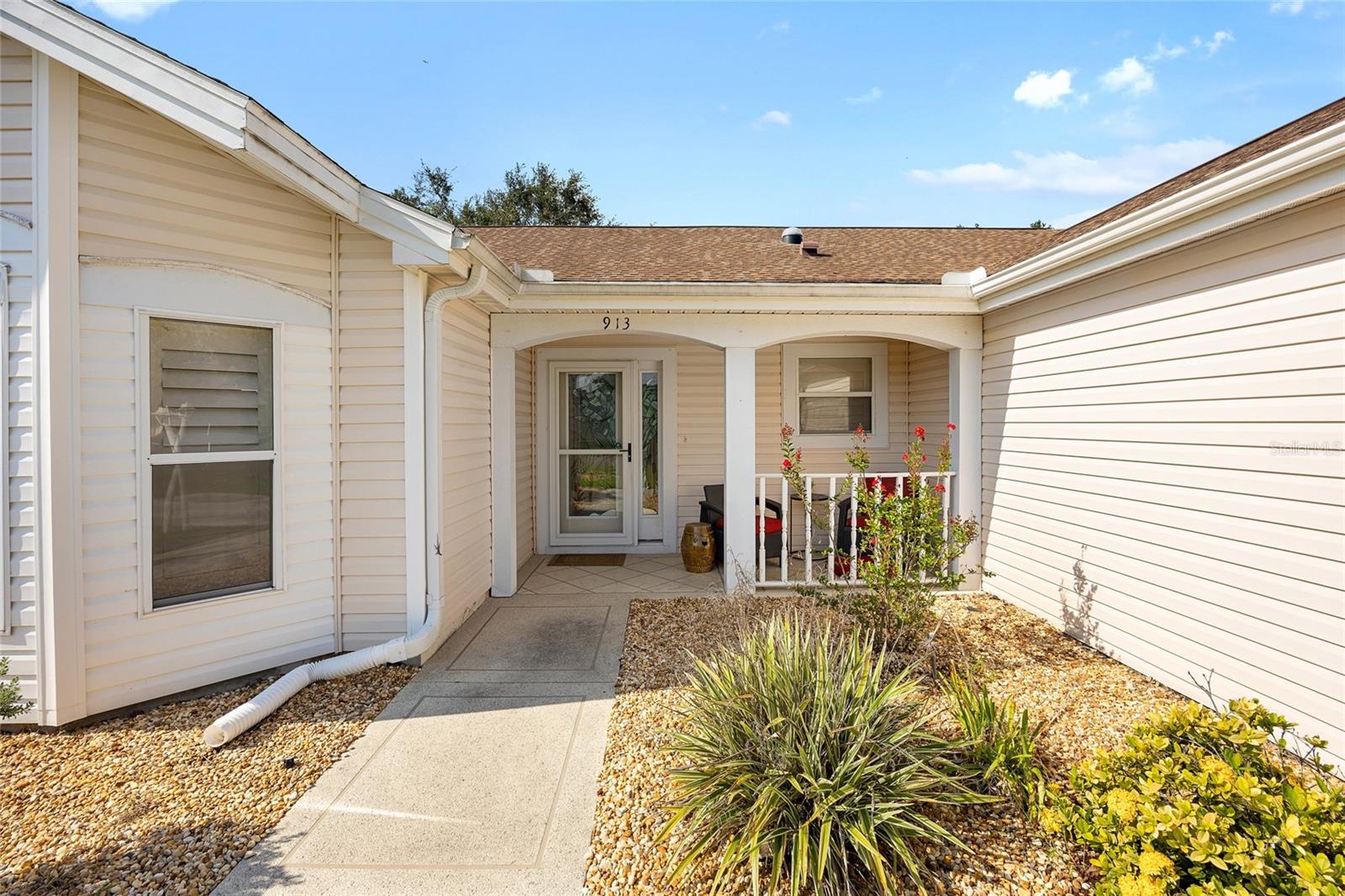 Image 2 of 32 For 913 Soledad Way