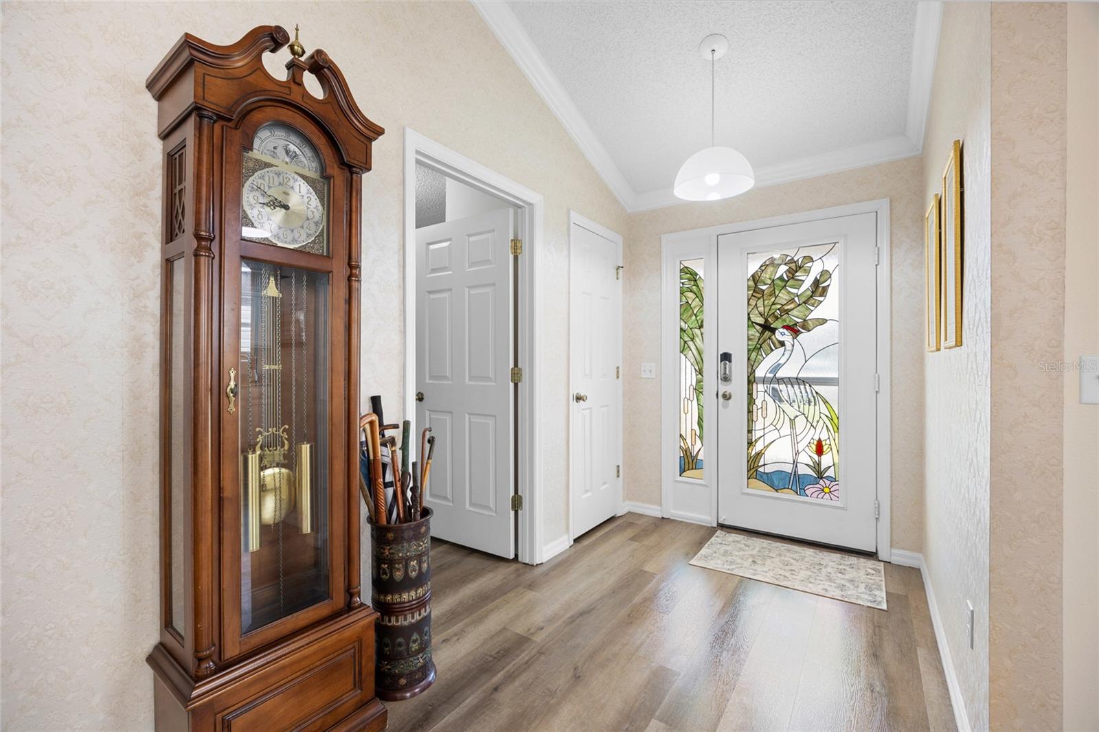 Image 3 of 32 For 913 Soledad Way