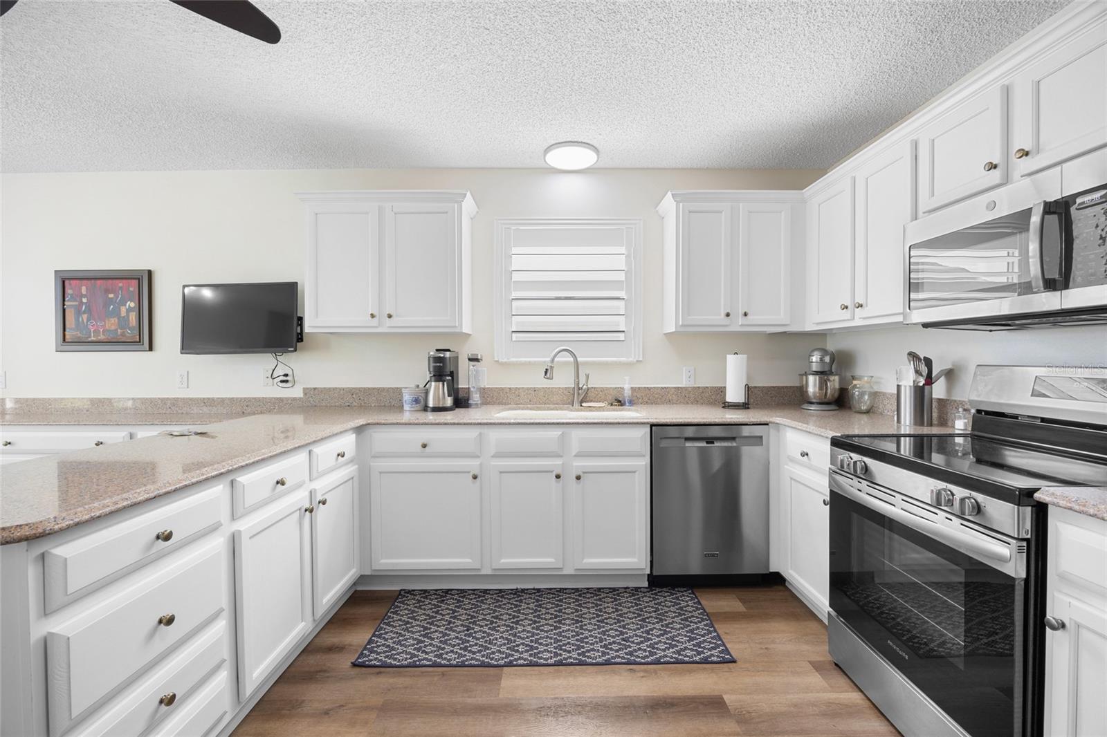 Image 8 of 32 For 913 Soledad Way