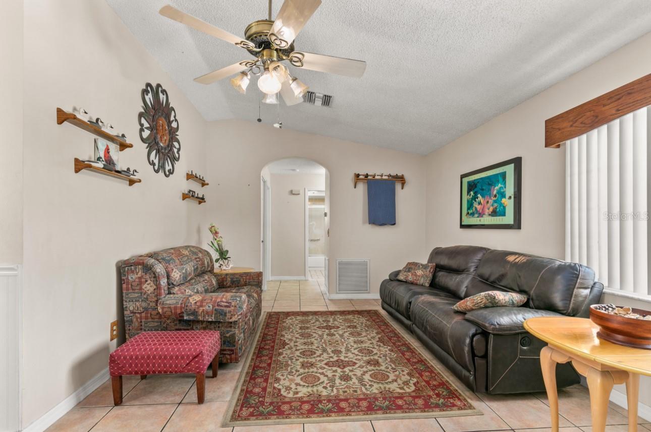 Image 4 of 46 For 35518 Cedar Lane