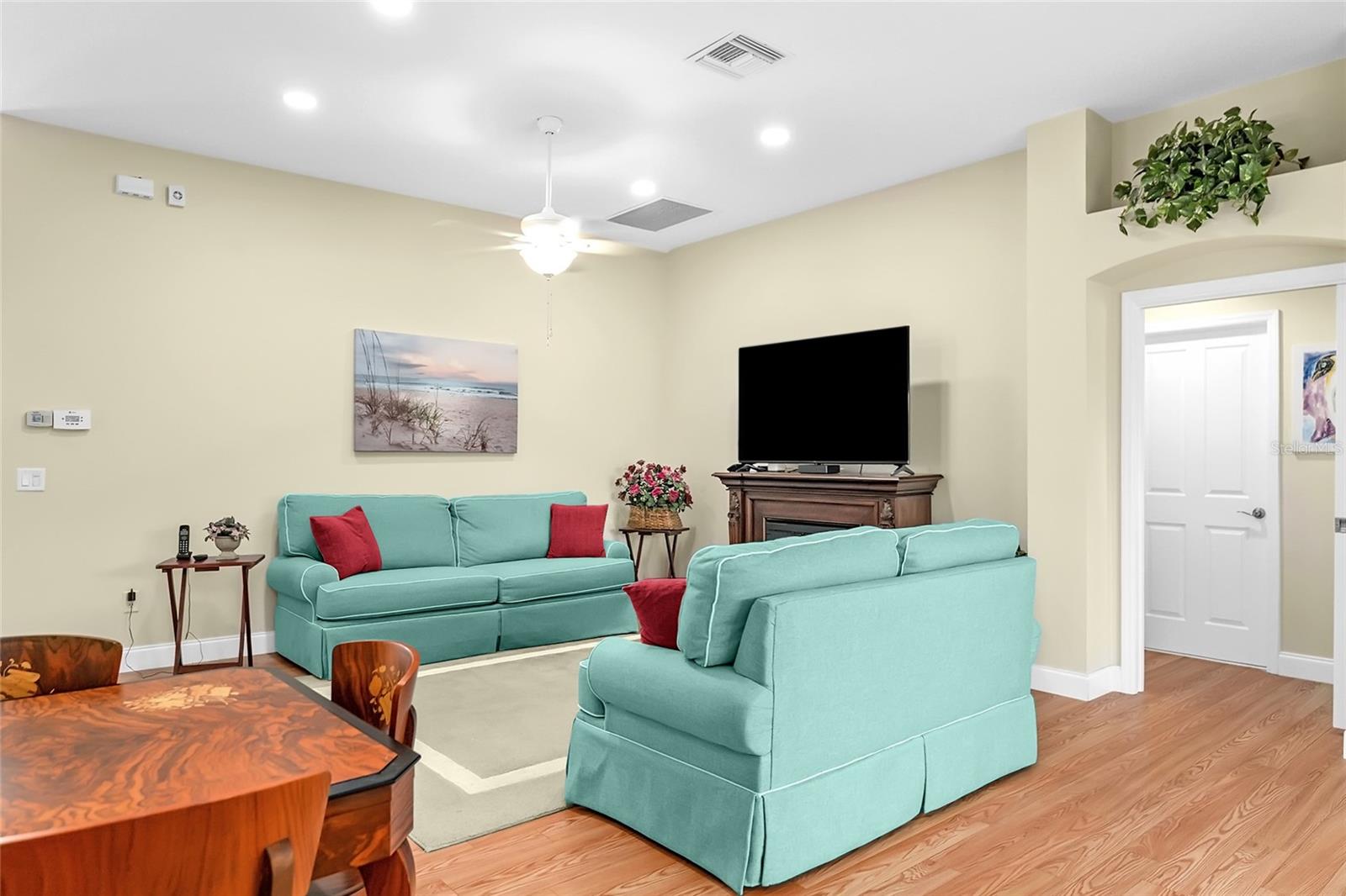 Image 16 of 47 For 1553 Gumwood Drive