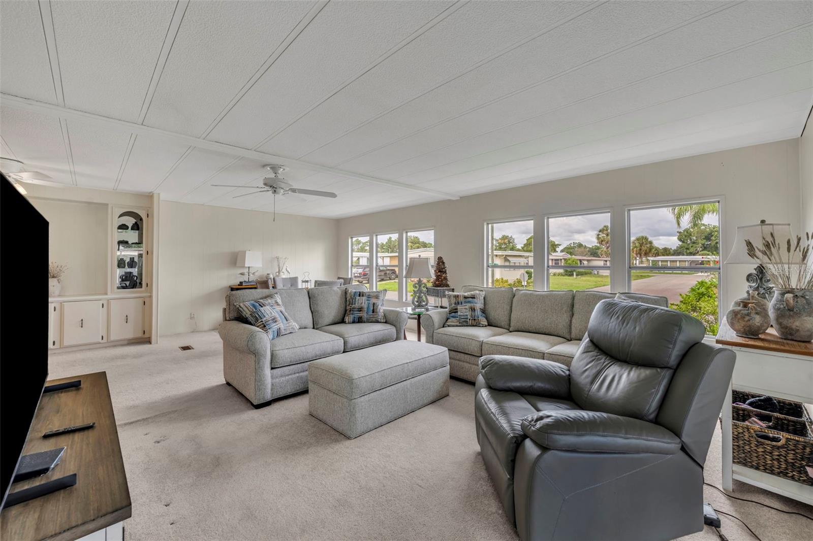 Image 22 of 53 For 261 Kelou Court
