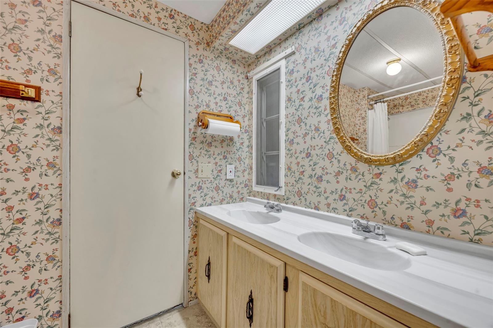 Image 24 of 53 For 261 Kelou Court