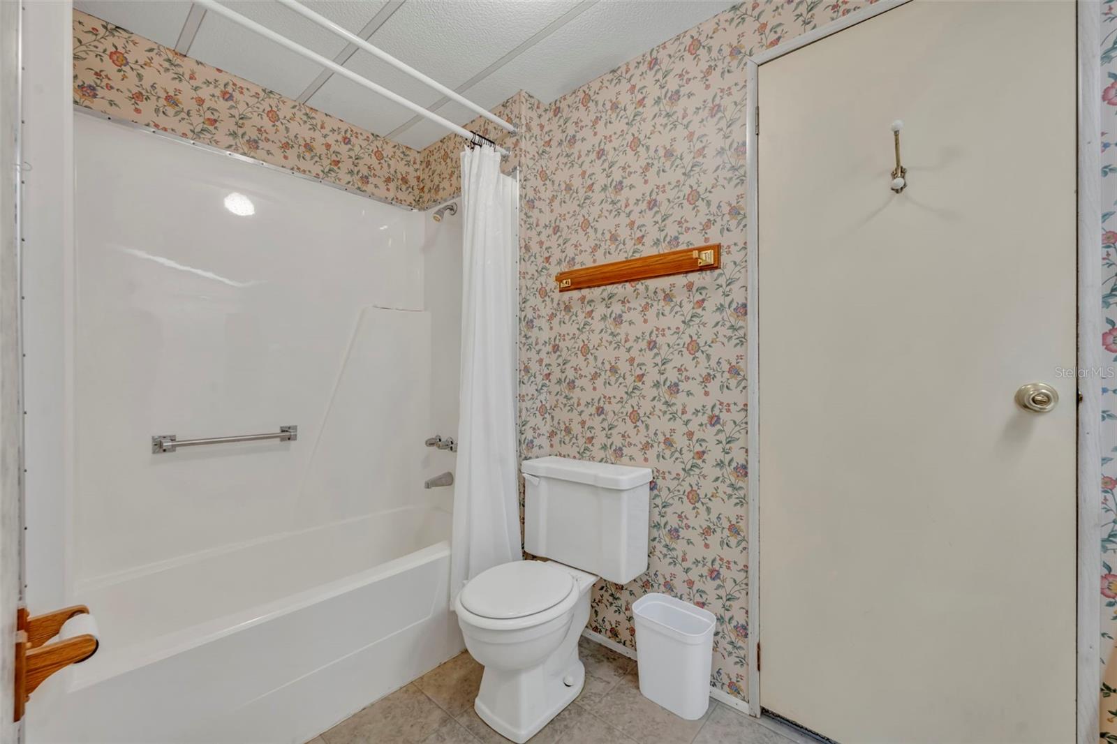 Image 25 of 53 For 261 Kelou Court