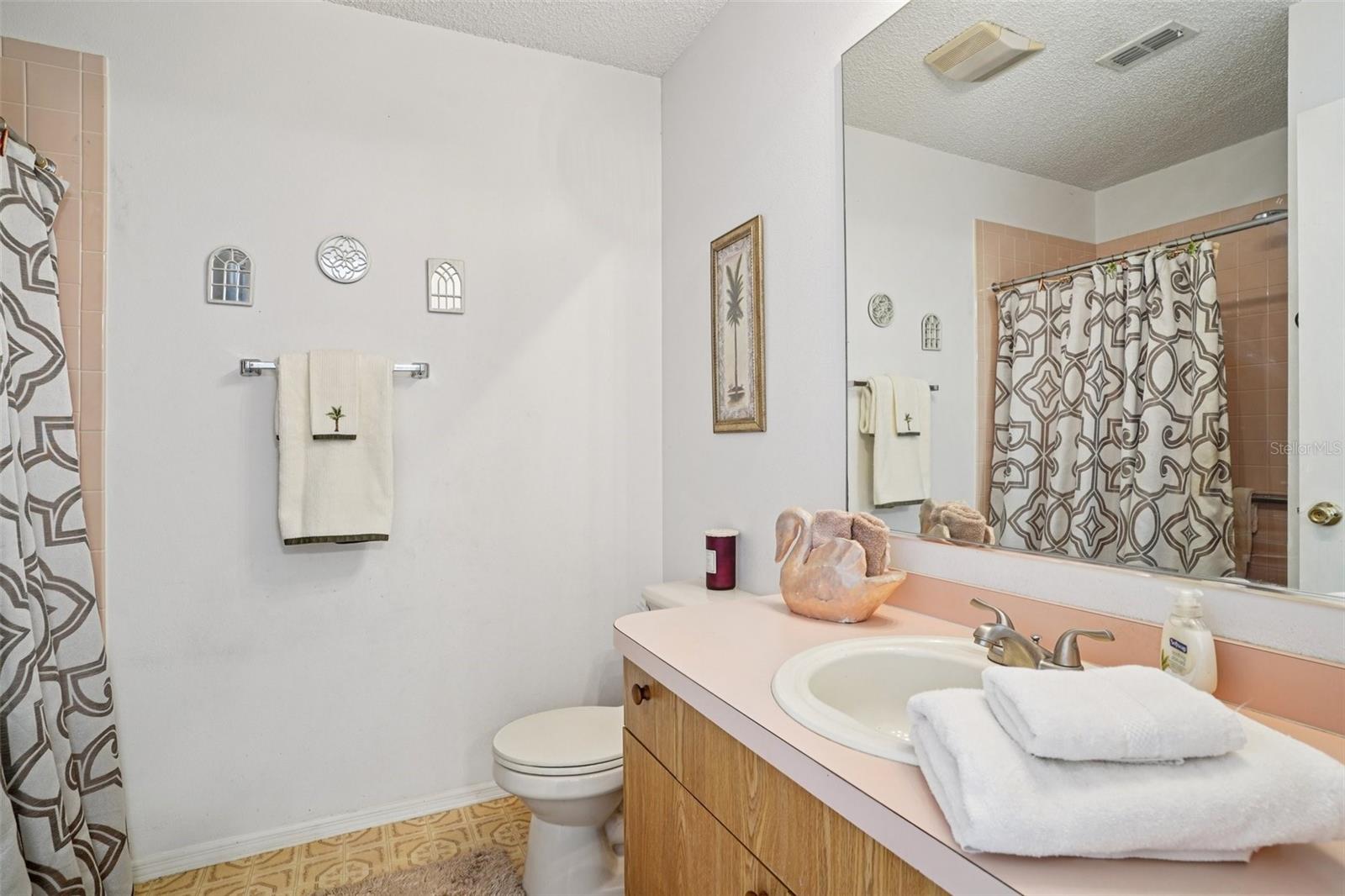 Image 19 of 43 For 1410 Sanchez Court