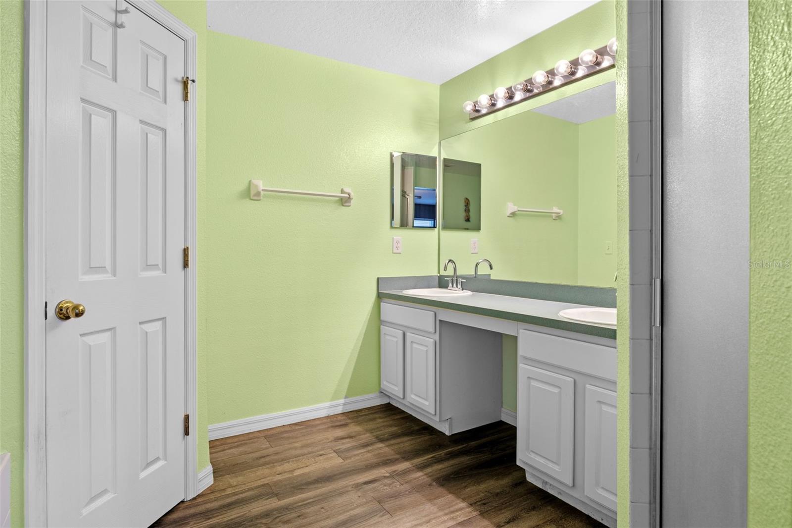 Image 15 of 43 For 2228 Lake Pointe Circle