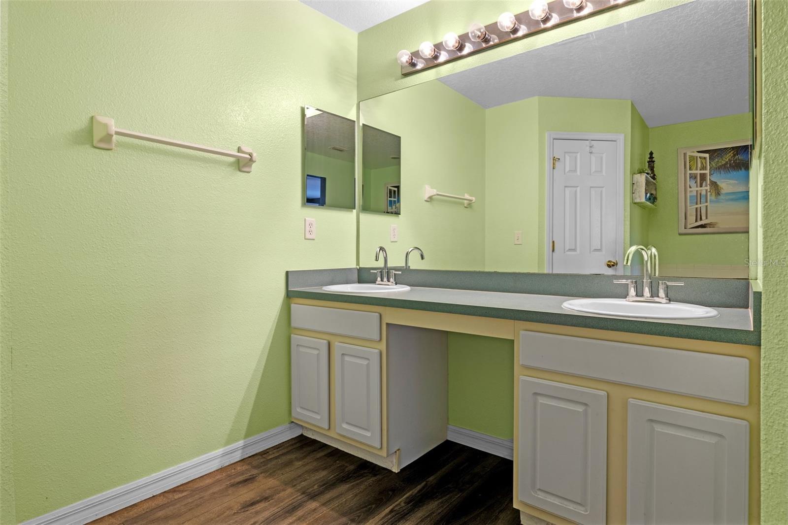 Image 16 of 43 For 2228 Lake Pointe Circle