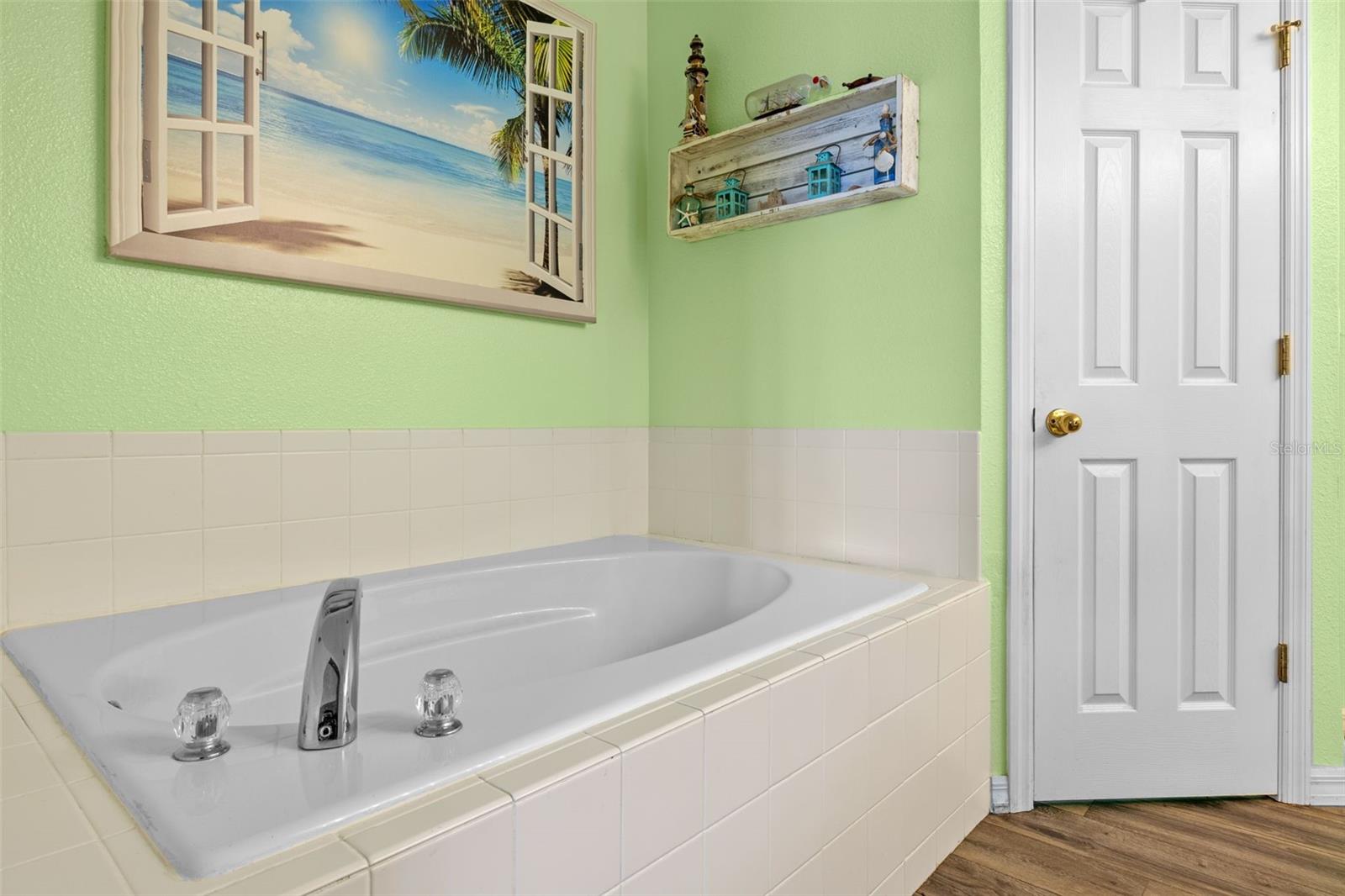 Image 18 of 43 For 2228 Lake Pointe Circle