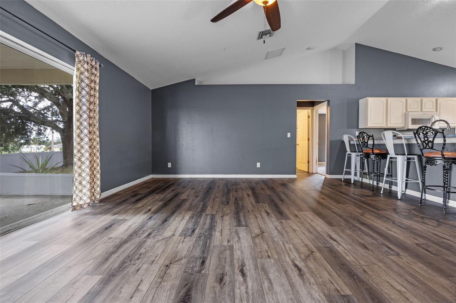 Image 4 of 43 For 2228 Lake Pointe Circle
