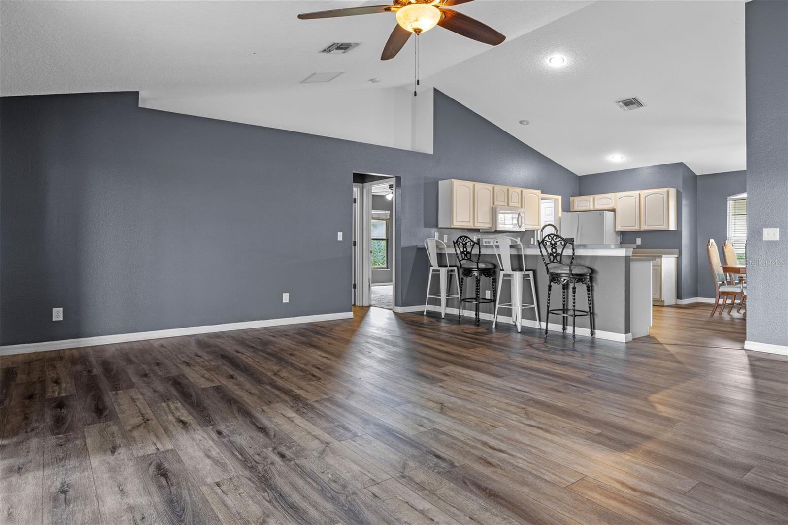 Image 5 of 43 For 2228 Lake Pointe Circle