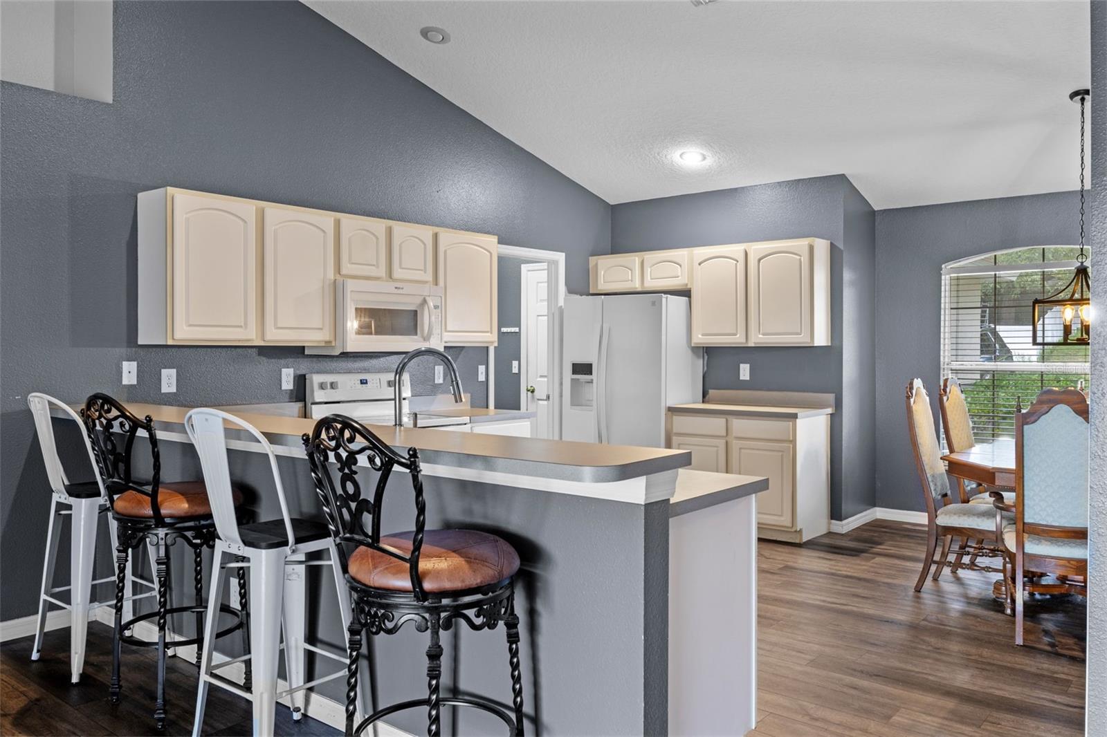 Image 6 of 43 For 2228 Lake Pointe Circle