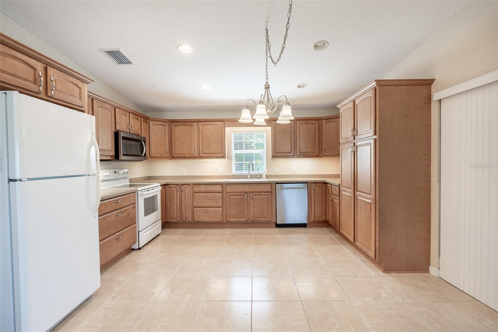 Image 7 of 40 For 2222 St George Drive