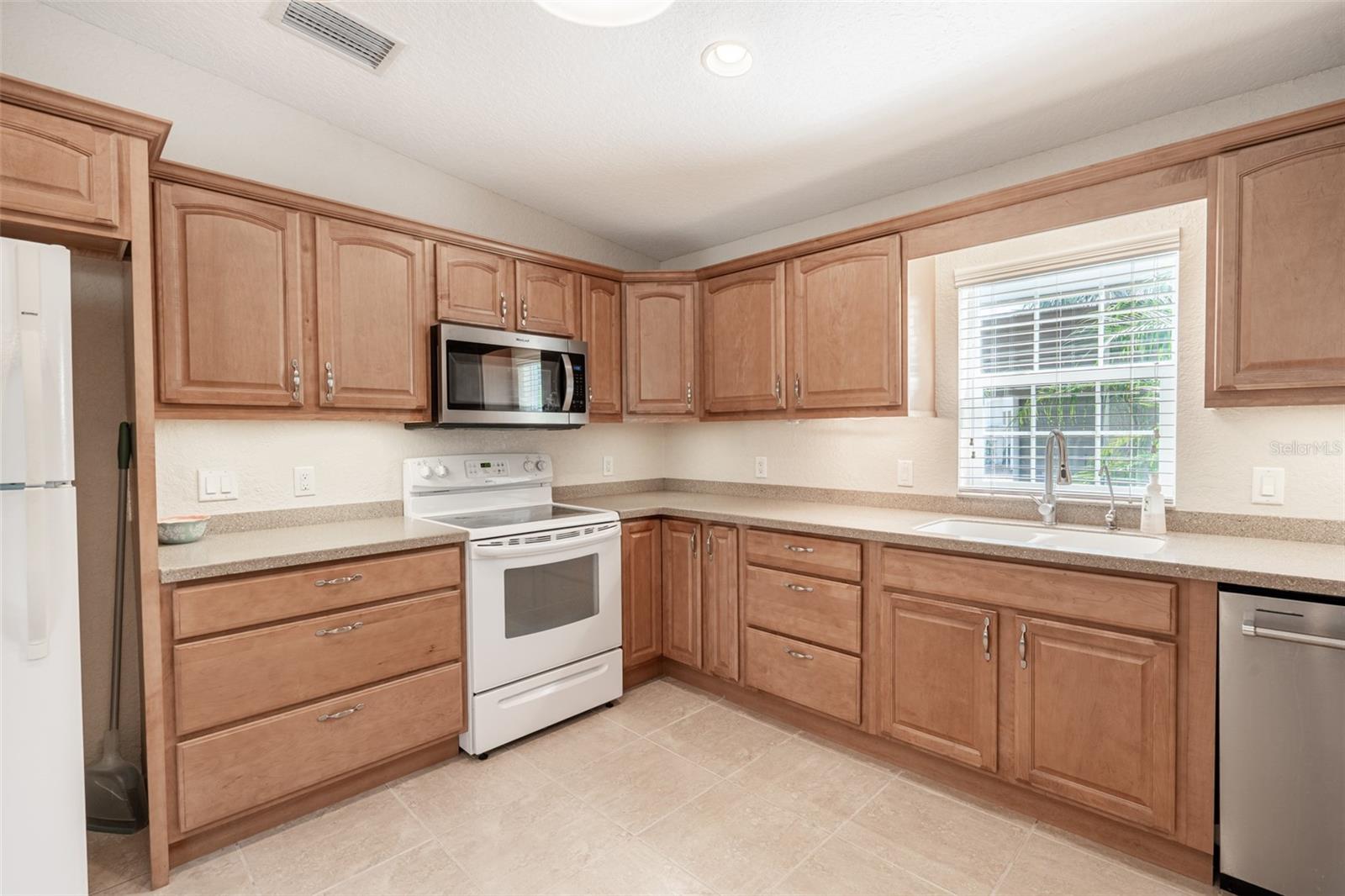 Image 8 of 40 For 2222 St George Drive