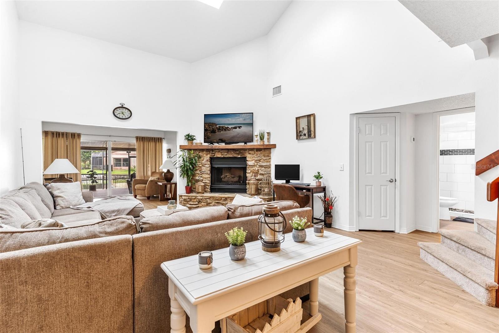 Image 10 of 41 For 1097 Palm Harbor Drive