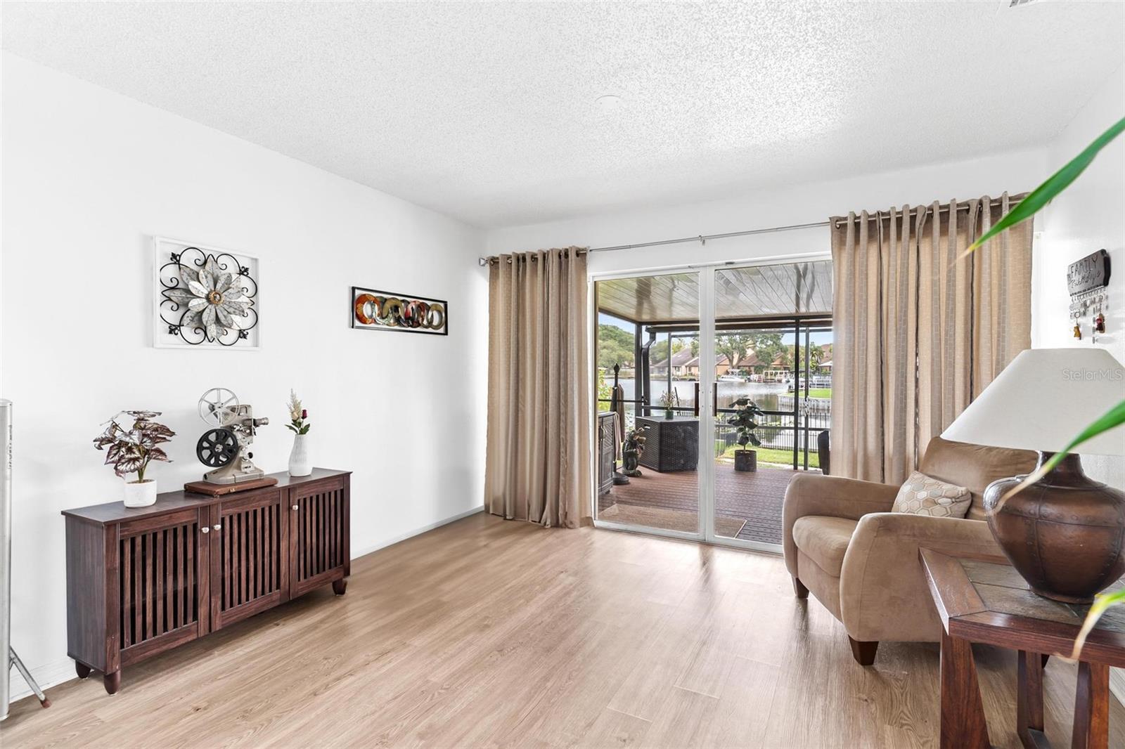 Image 16 of 41 For 1097 Palm Harbor Drive
