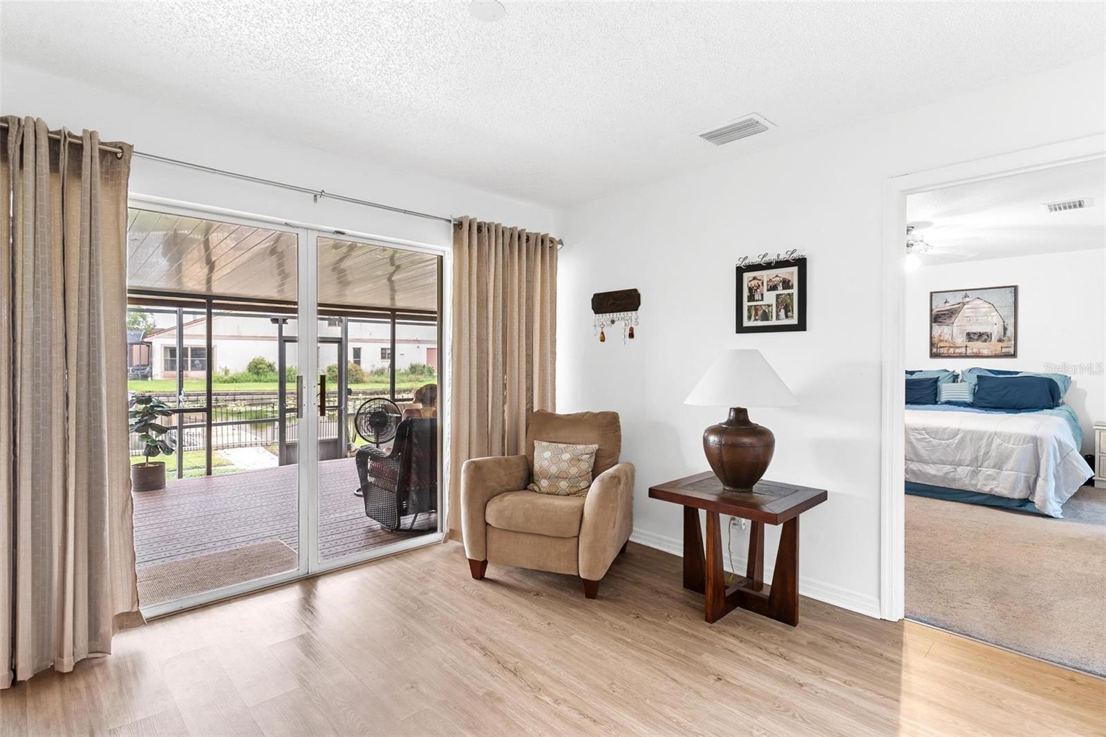 Image 17 of 41 For 1097 Palm Harbor Drive