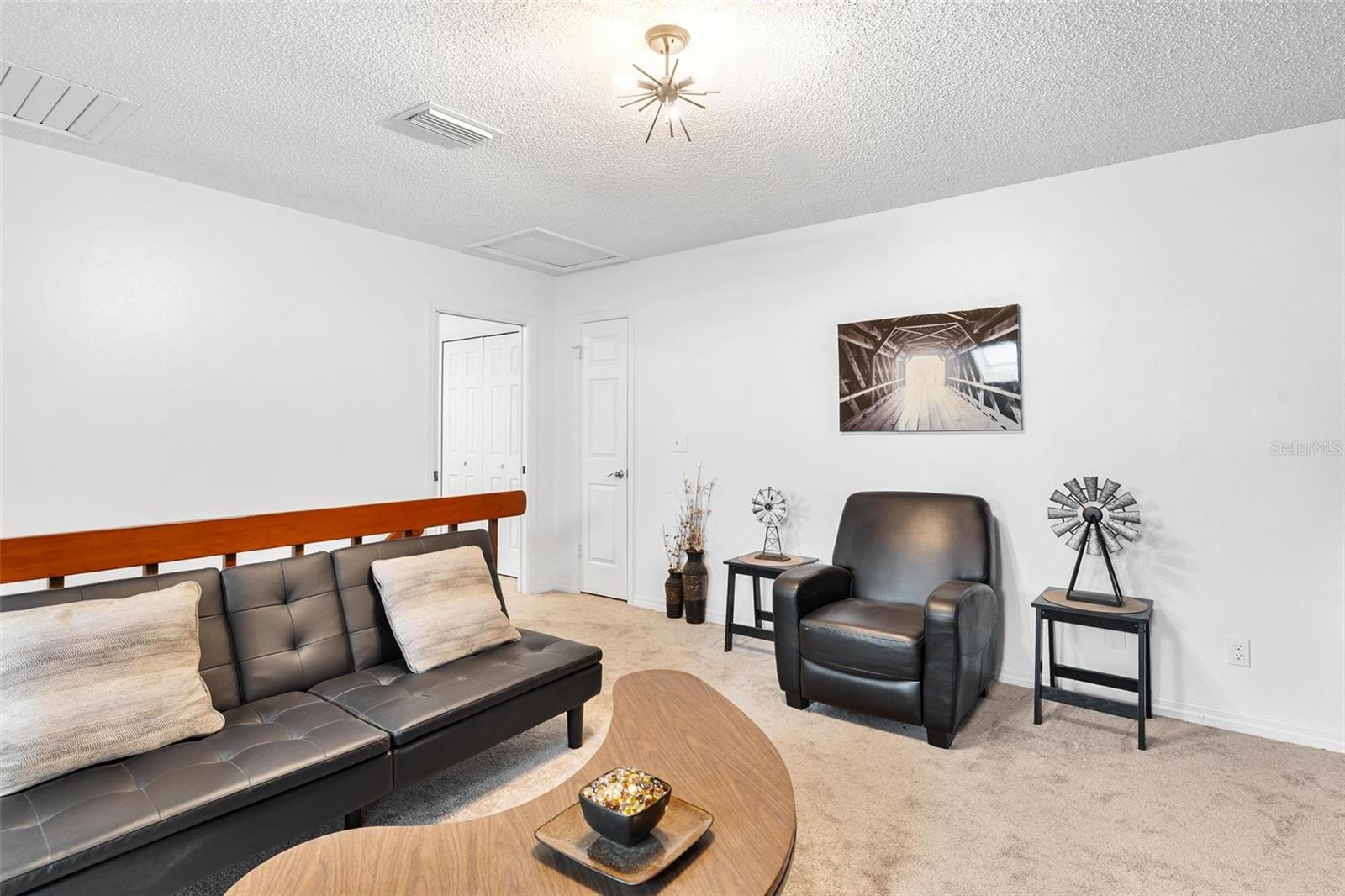 Image 26 of 41 For 1097 Palm Harbor Drive