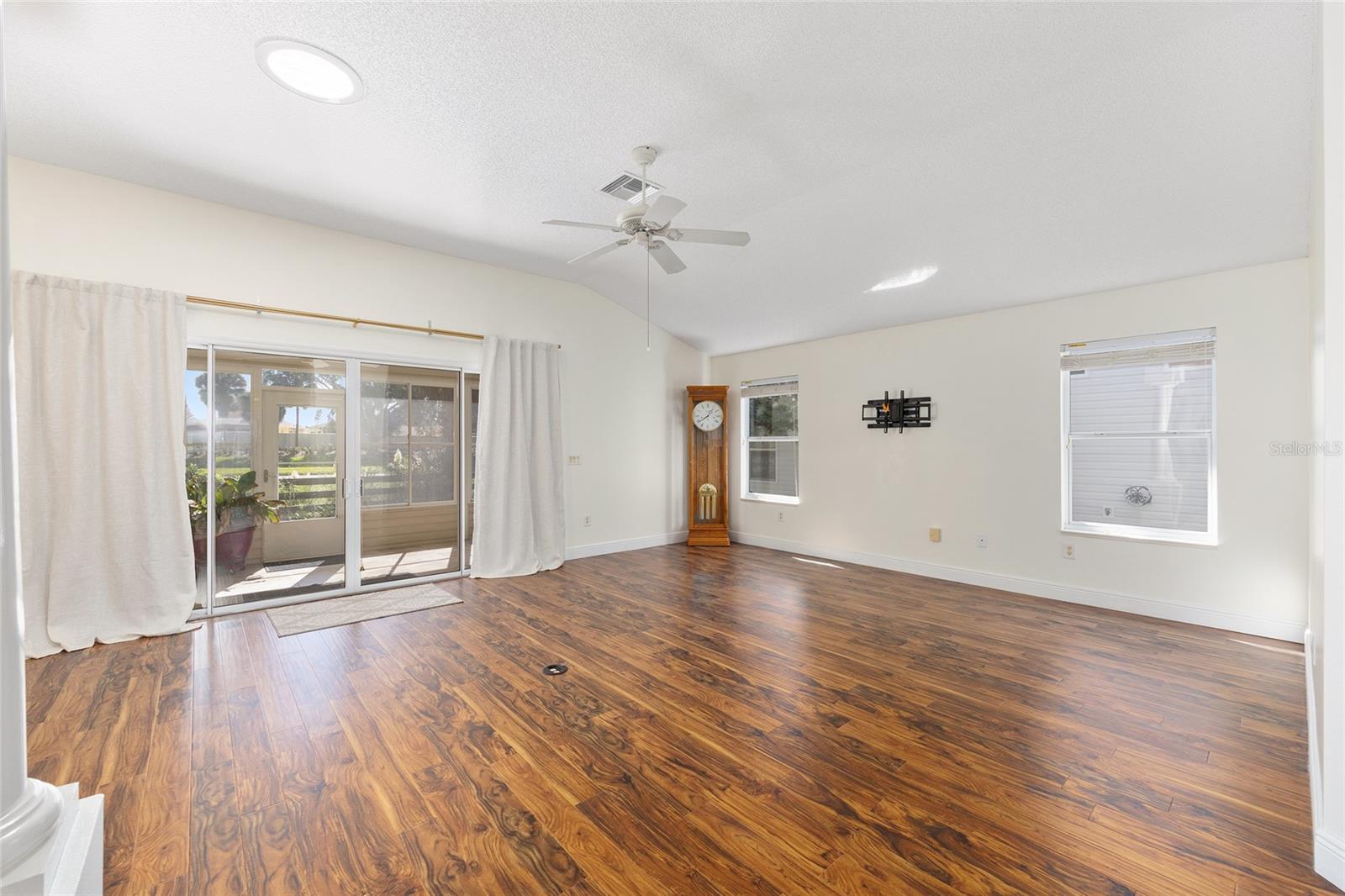 Image 11 of 49 For 1185 Oak Forest Drive