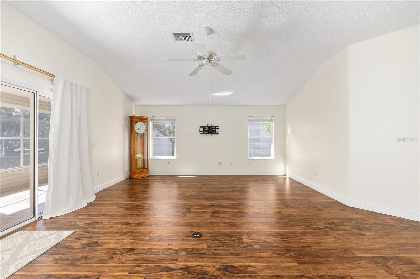 Image 12 of 49 For 1185 Oak Forest Drive