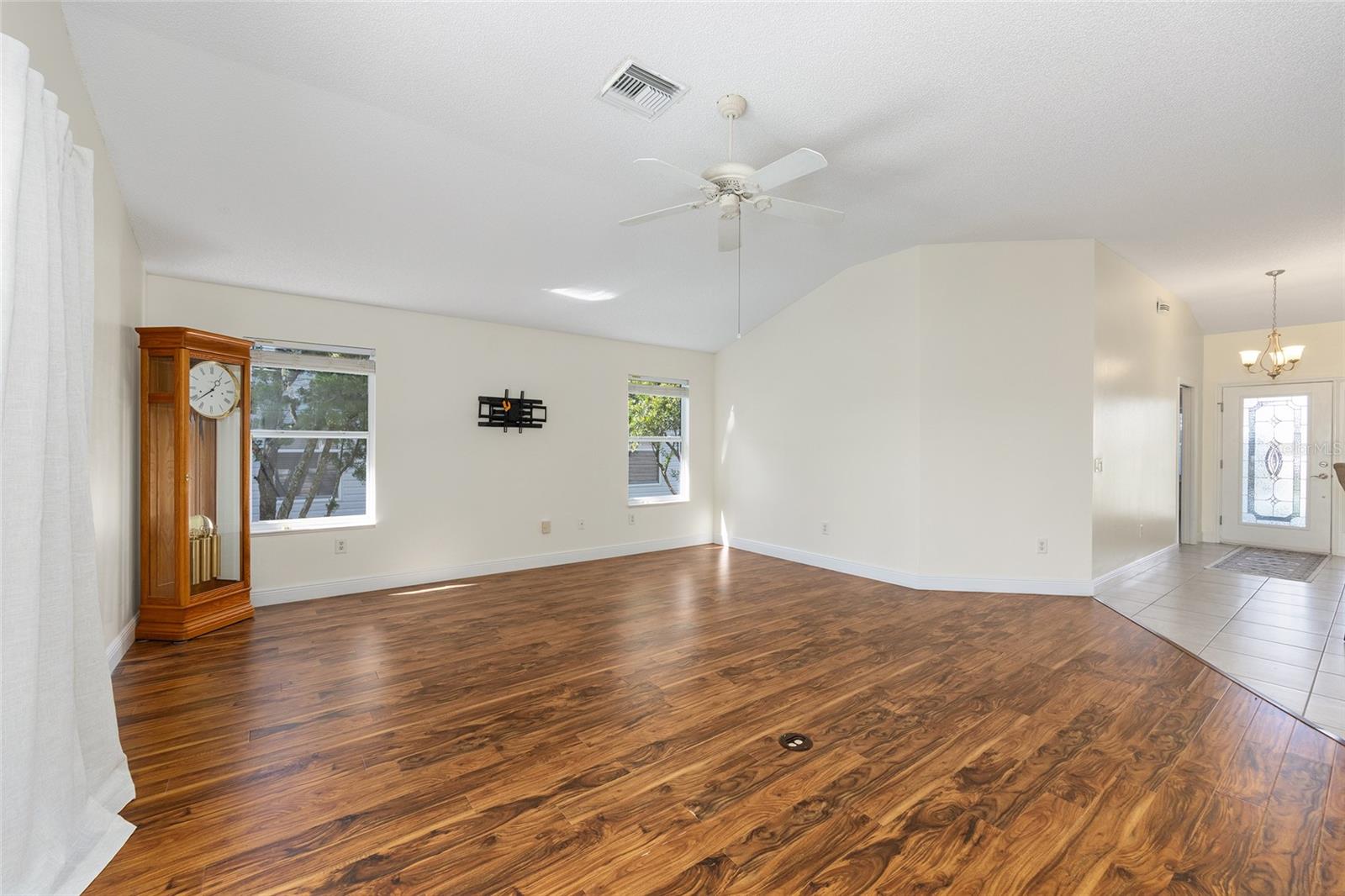 Image 13 of 49 For 1185 Oak Forest Drive