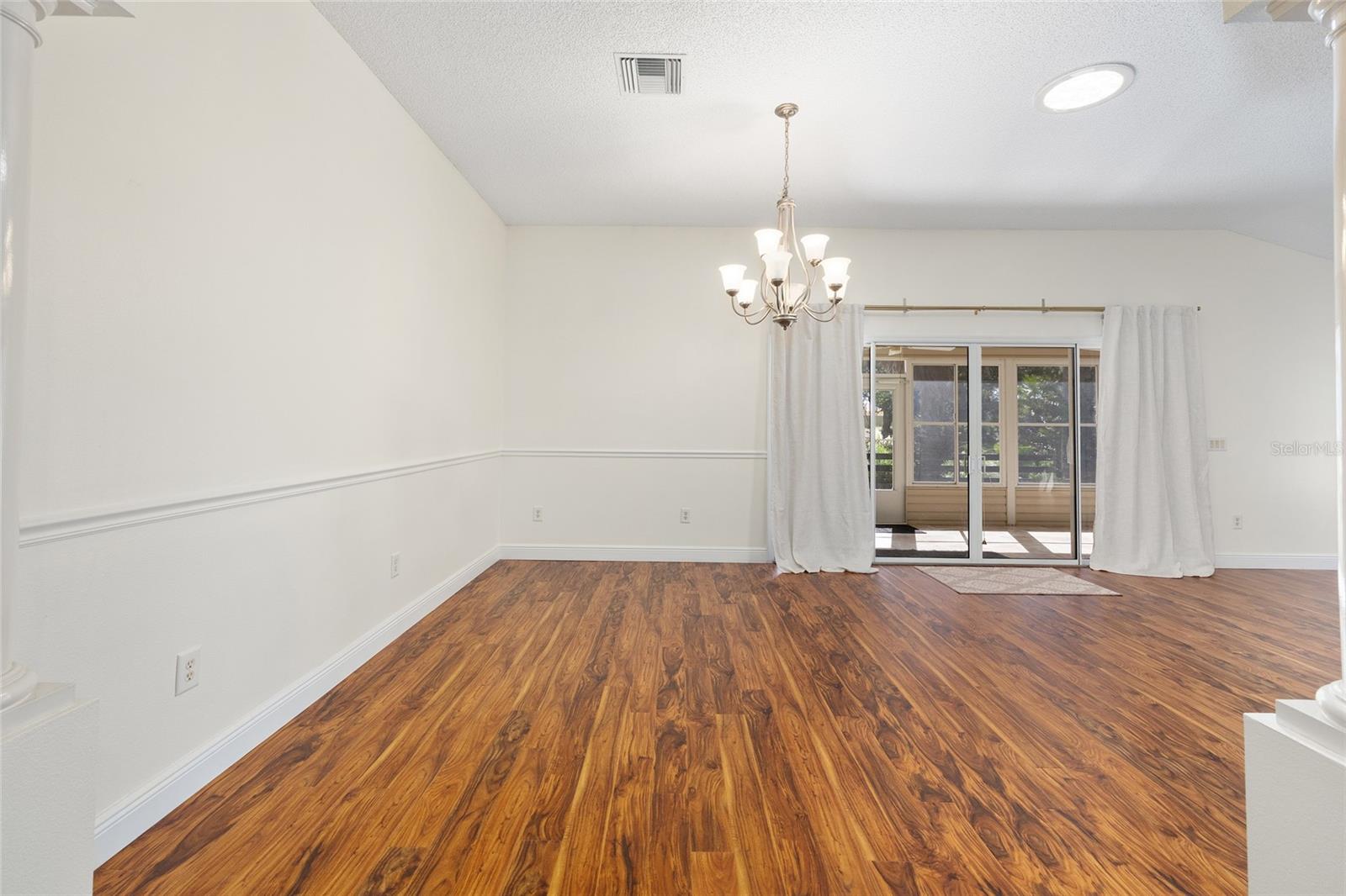 Image 16 of 49 For 1185 Oak Forest Drive