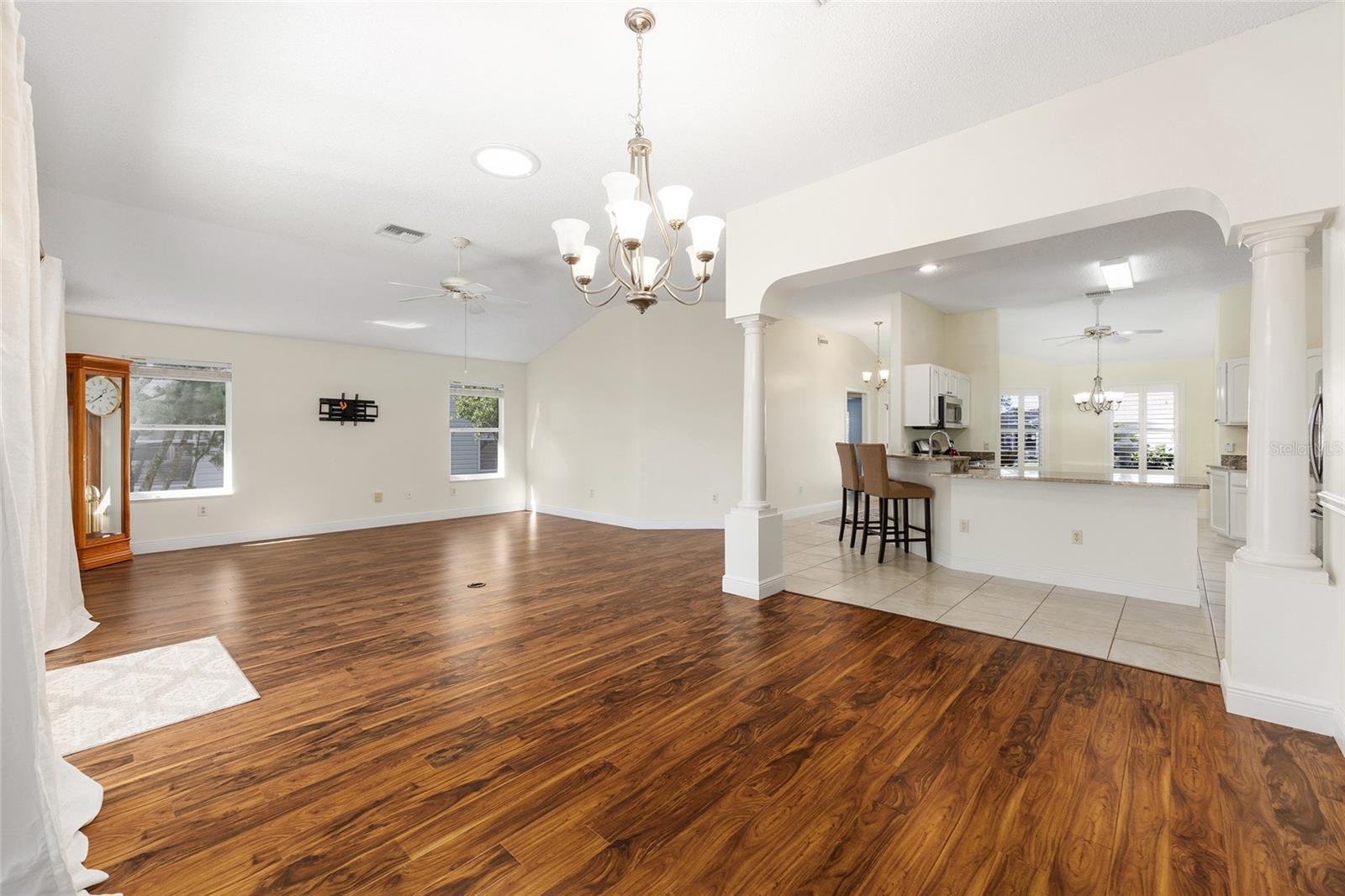 Image 17 of 49 For 1185 Oak Forest Drive