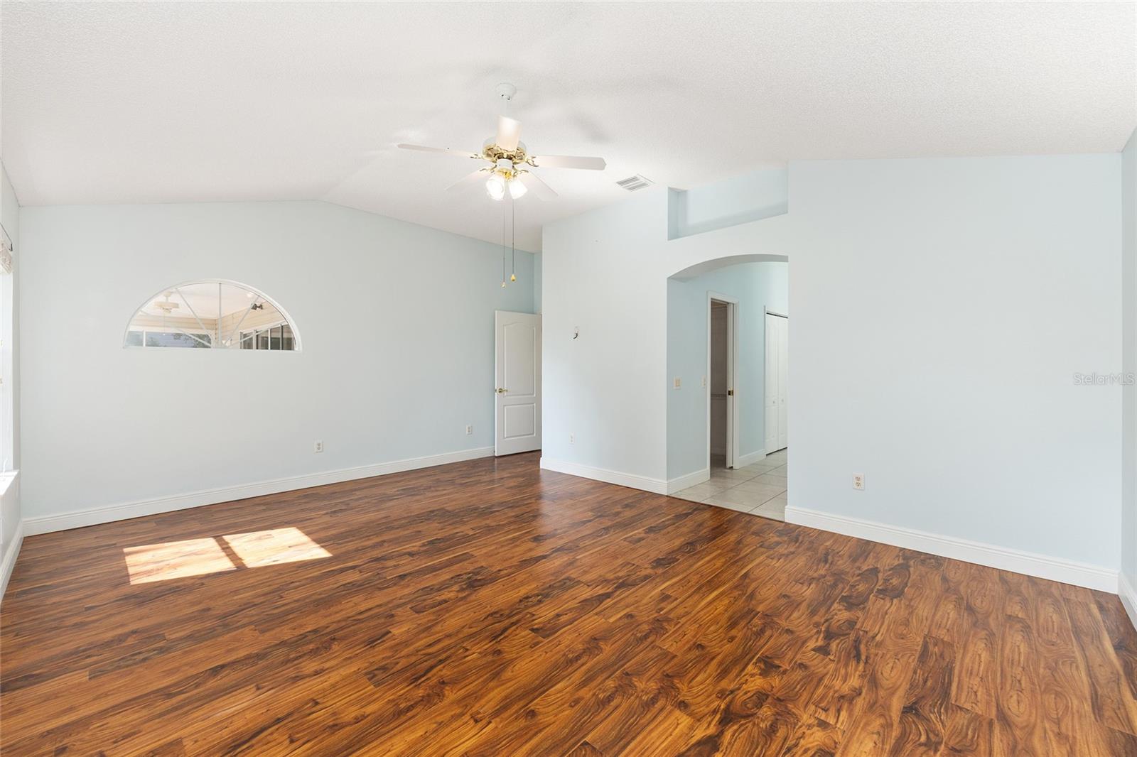 Image 27 of 49 For 1185 Oak Forest Drive
