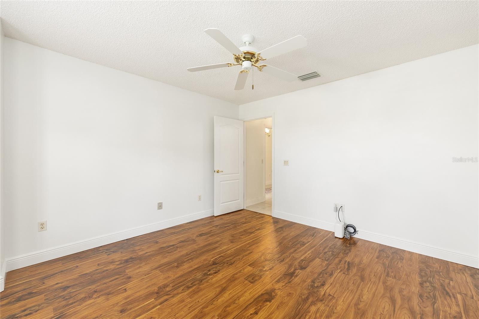 Image 35 of 49 For 1185 Oak Forest Drive