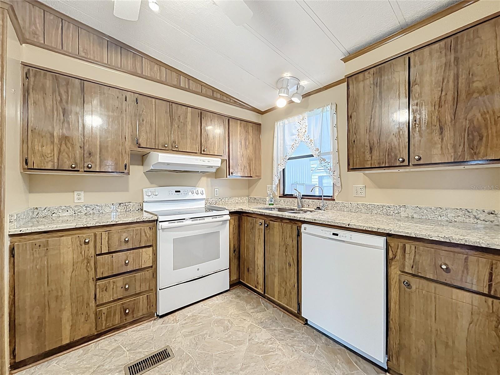 Image 17 of 41 For 1440 Nassau Circle