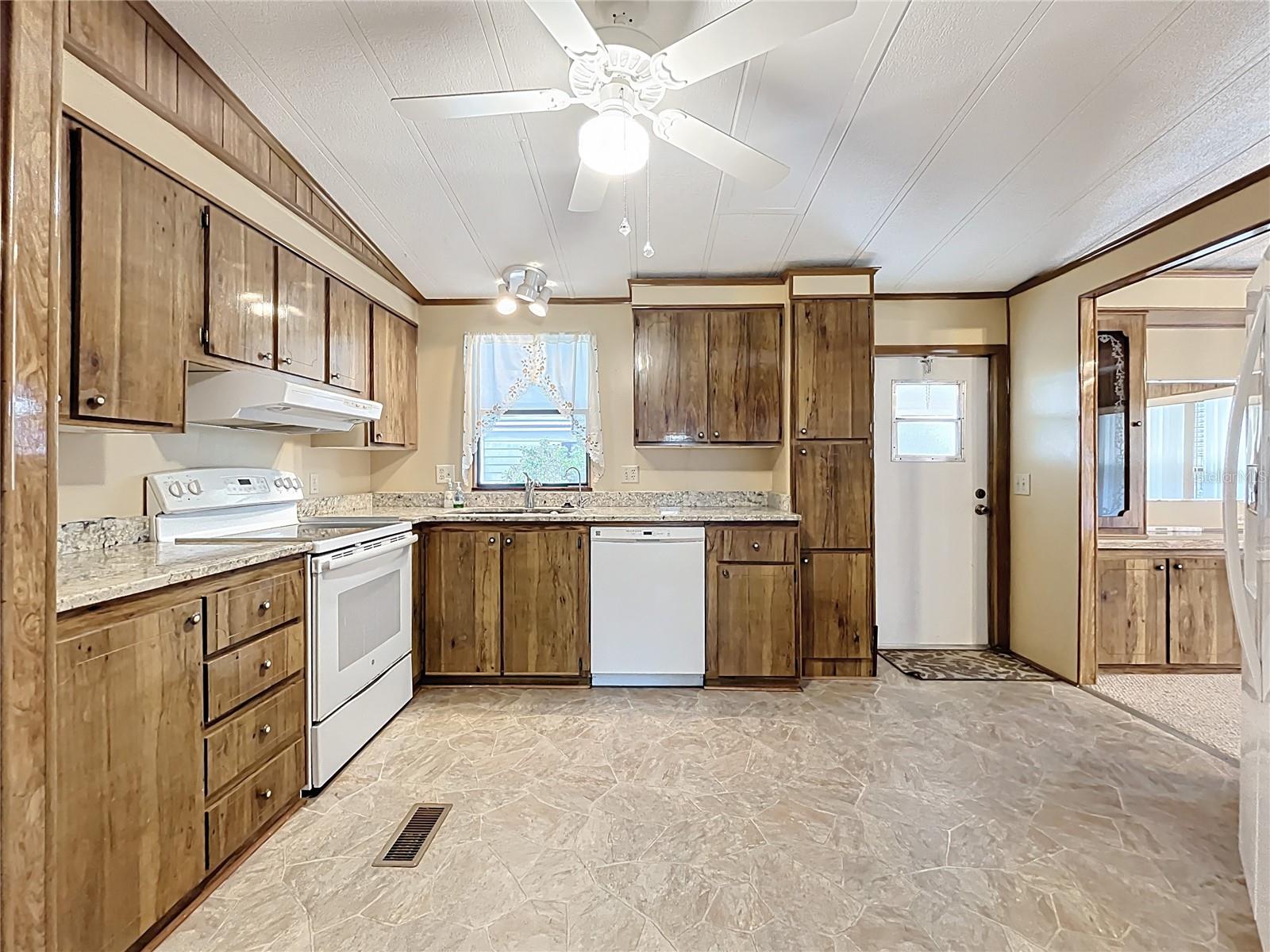 Image 18 of 41 For 1440 Nassau Circle