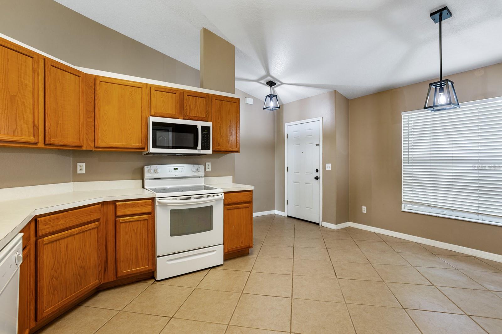 Image 5 of 38 For 9839 Crenshaw Cir