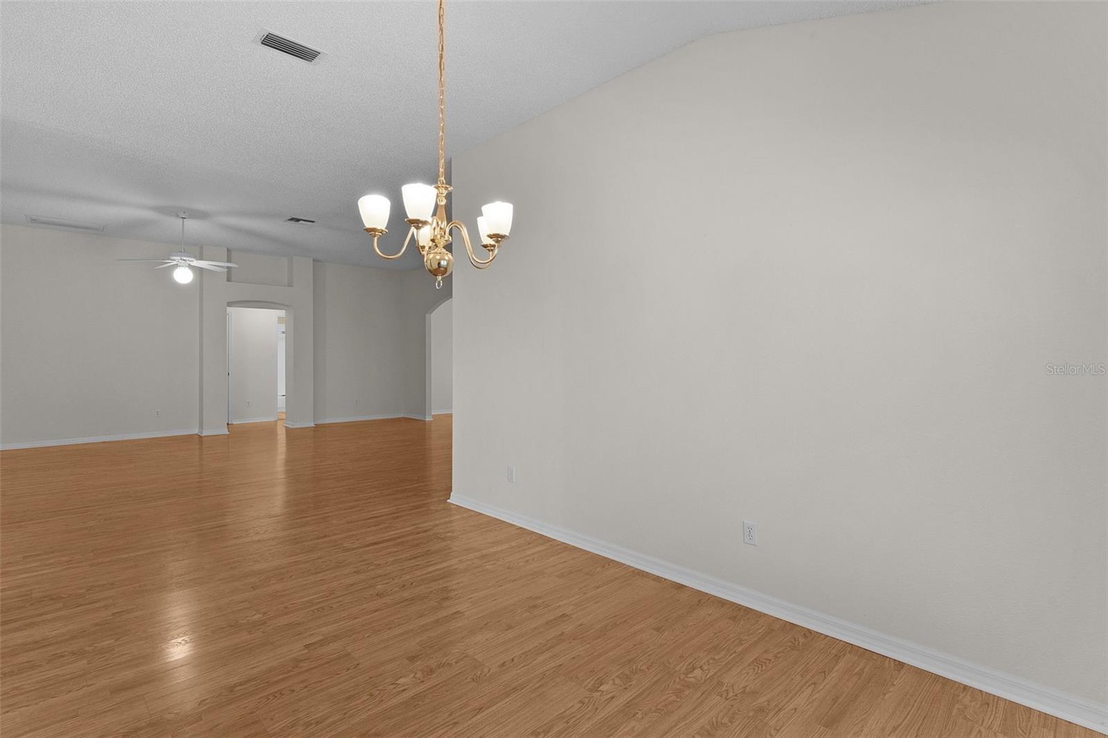 Image 12 of 44 For 912 Ventura Drive