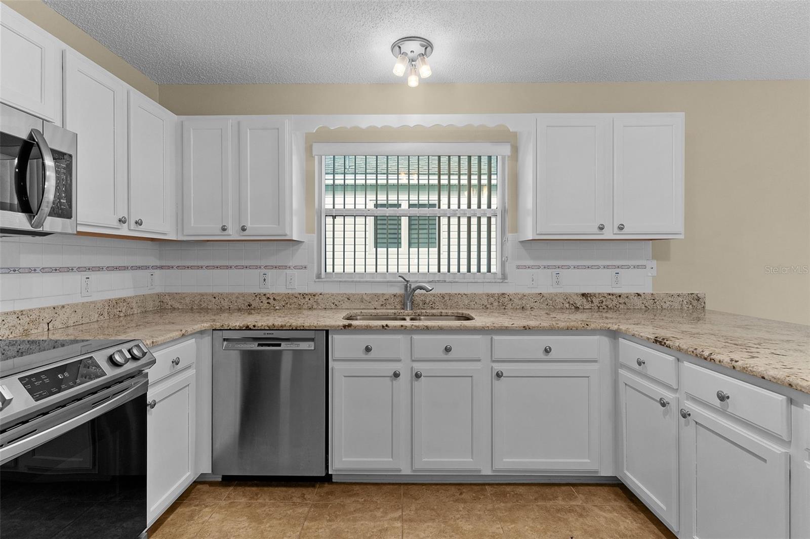 Image 15 of 44 For 912 Ventura Drive