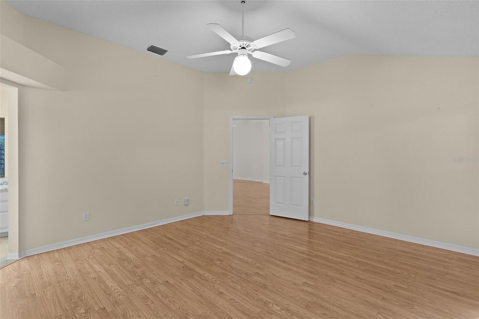 Image 22 of 44 For 912 Ventura Drive