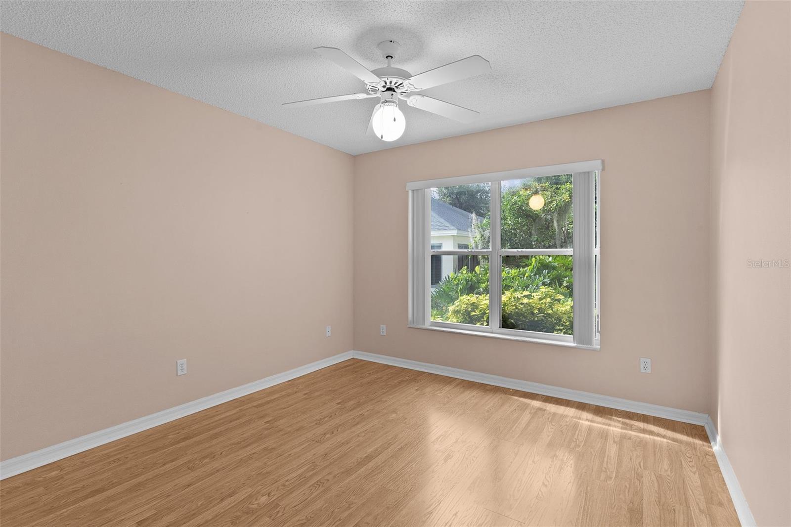 Image 27 of 44 For 912 Ventura Drive