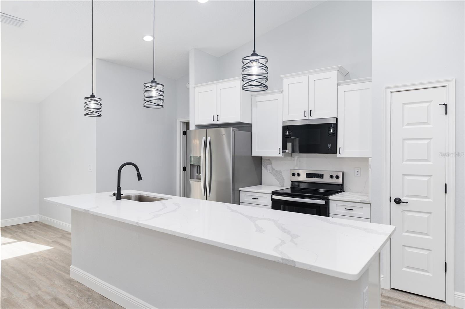 Image 17 of 45 For 595 Byrd Loop