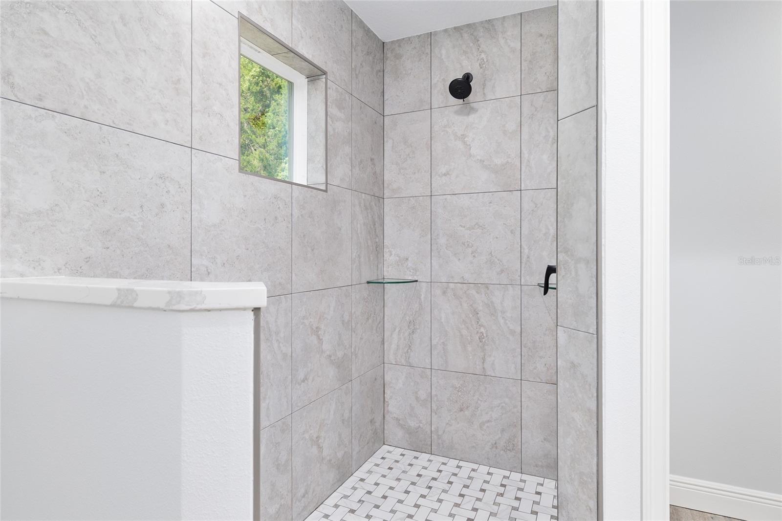 Image 28 of 45 For 595 Byrd Loop