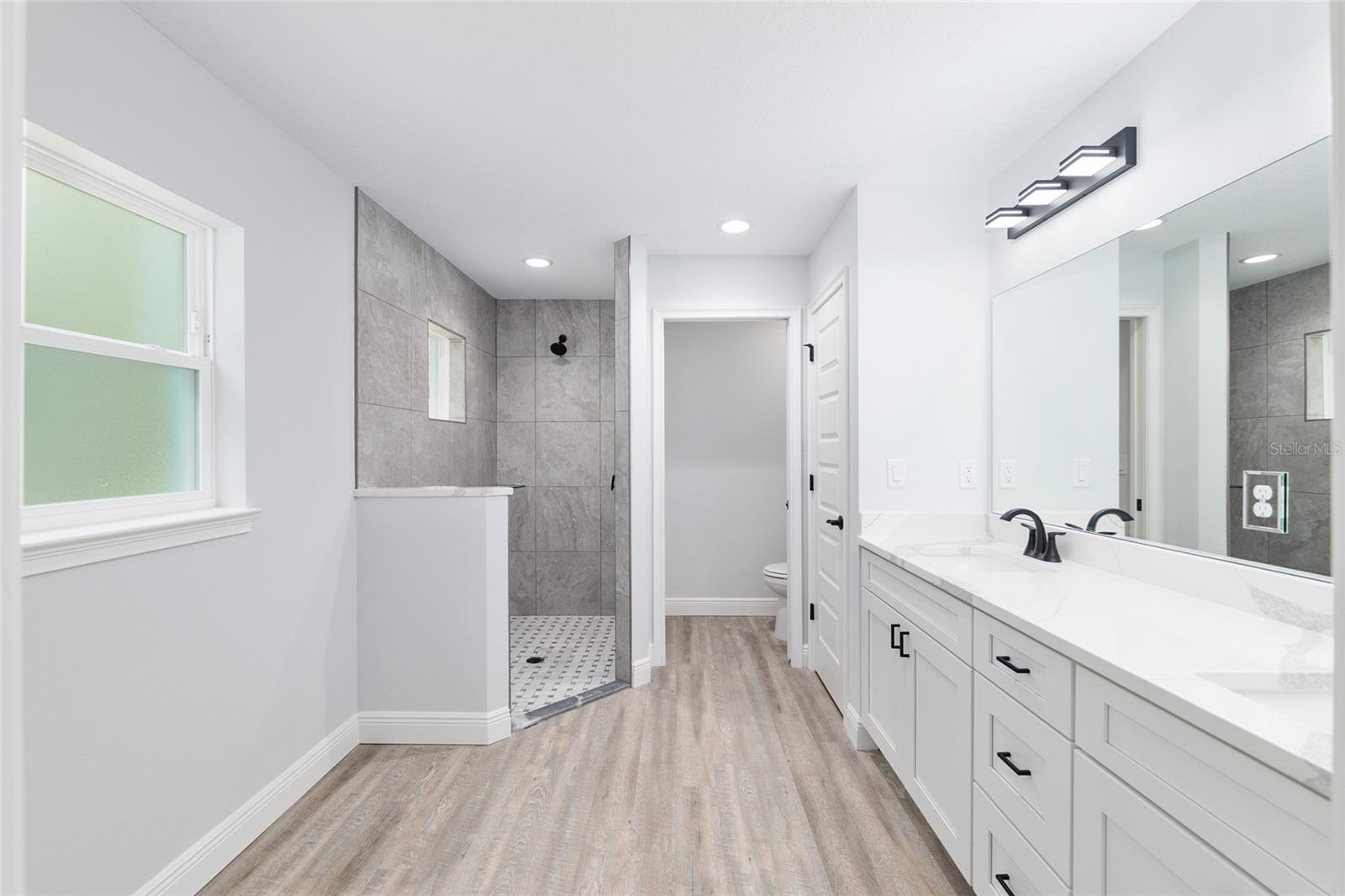 Image 31 of 45 For 595 Byrd Loop