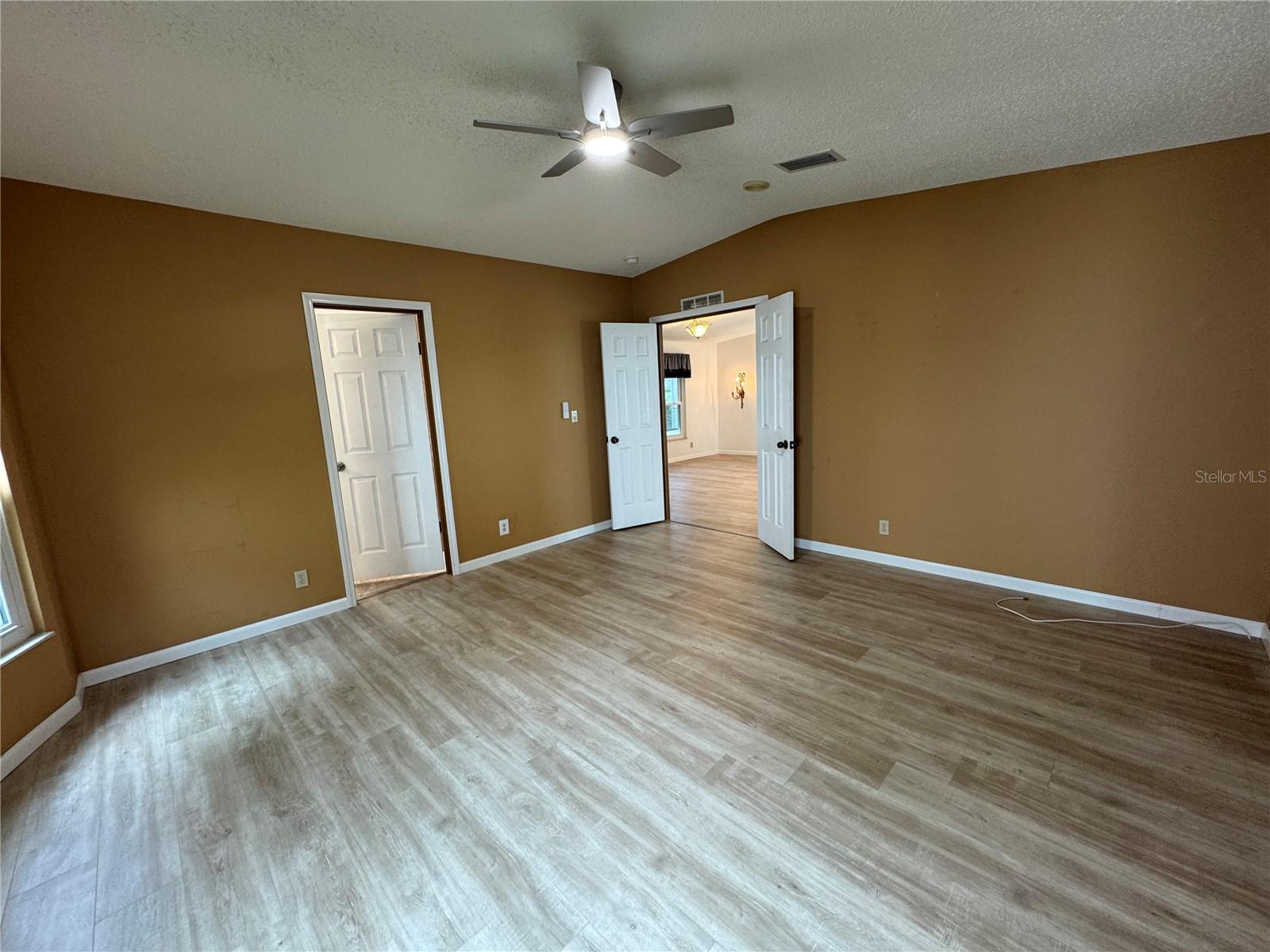 Image 16 of 20 For 25704 Oak Alley