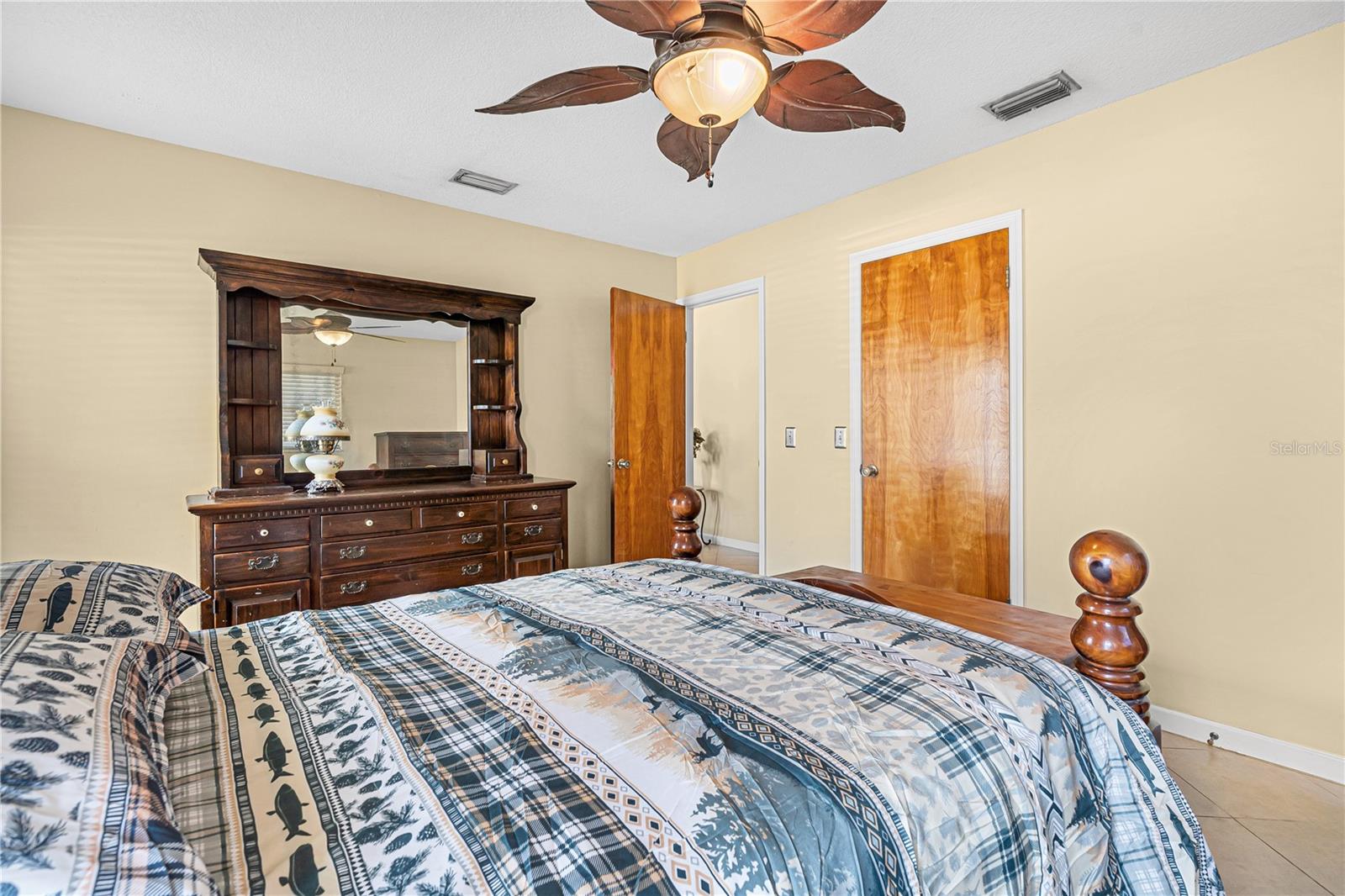 Image 20 of 40 For 1119 Cr 457  