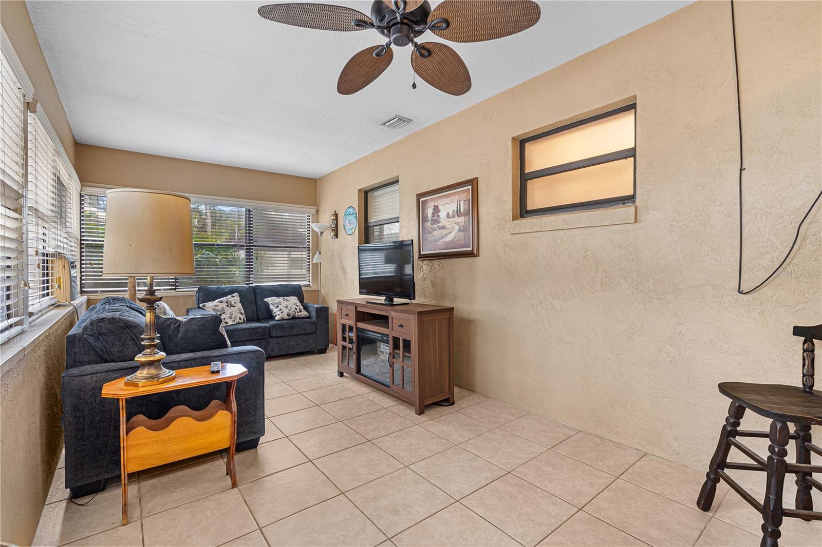 Image 24 of 40 For 1119 Cr 457  