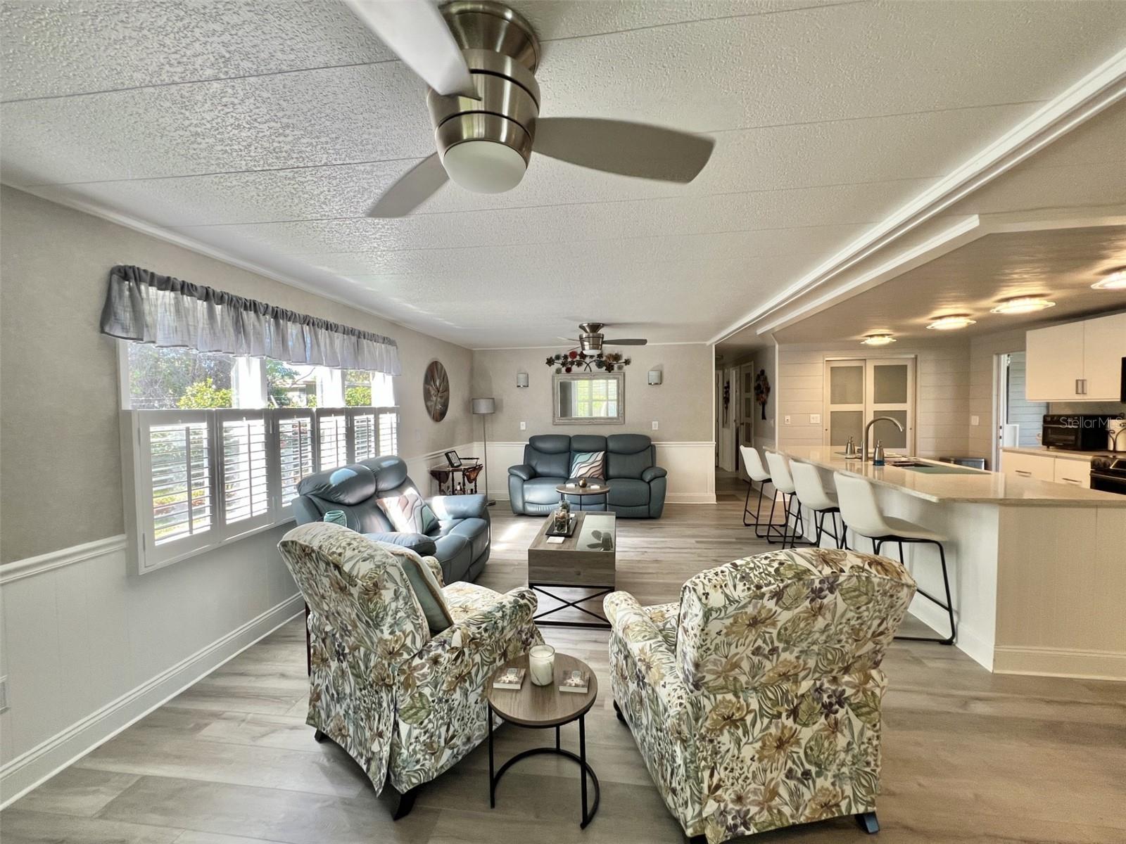 Image 3 of 74 For 207 Hawthorne Boulevard